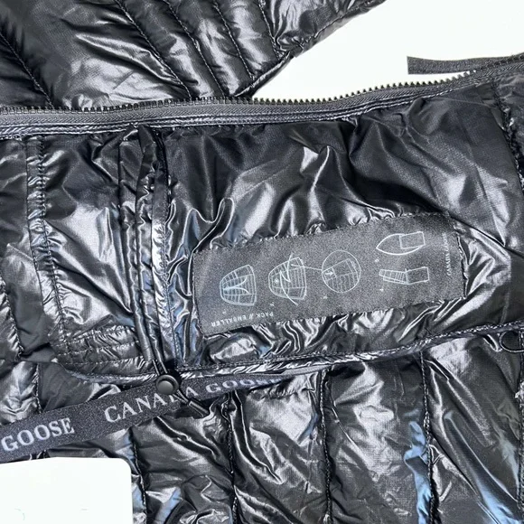 Canada goose, hooded crofton down puffer, size small in men.